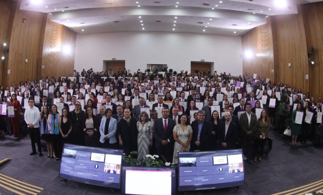 INE entrega constancias de ganadores a jueces y magistrados de elección judicial