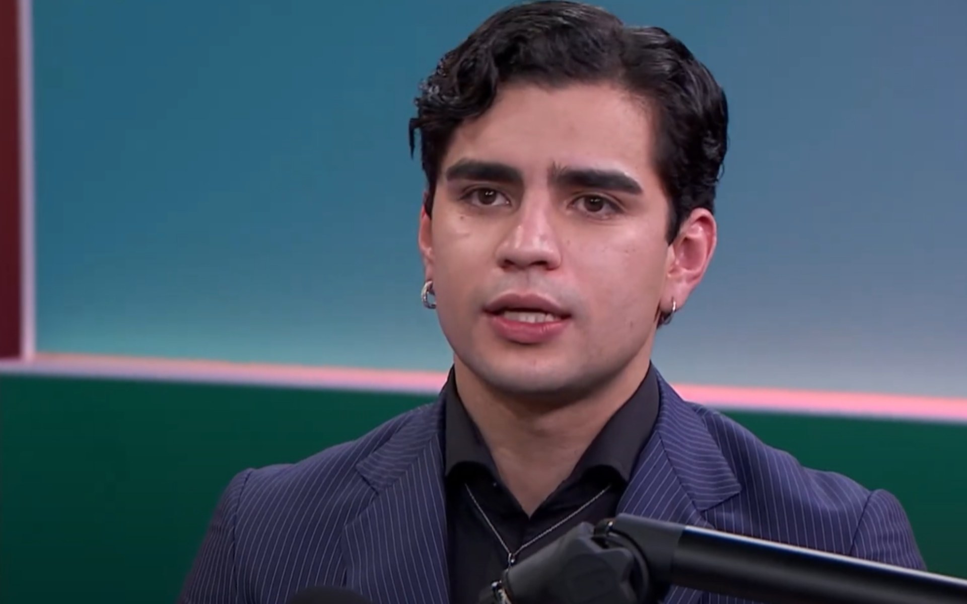 Aarón Mercury entrevista la Casa Famosos México