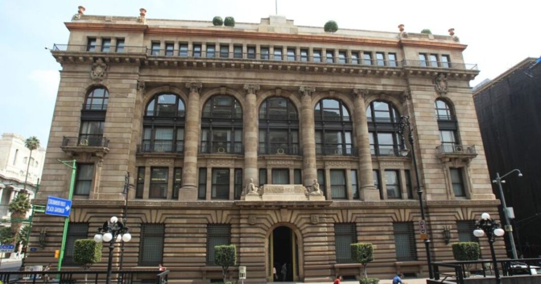 Vista general del edificio del Banco Nacional de México. Imagen de archivo. Foto: EFE, cortesía