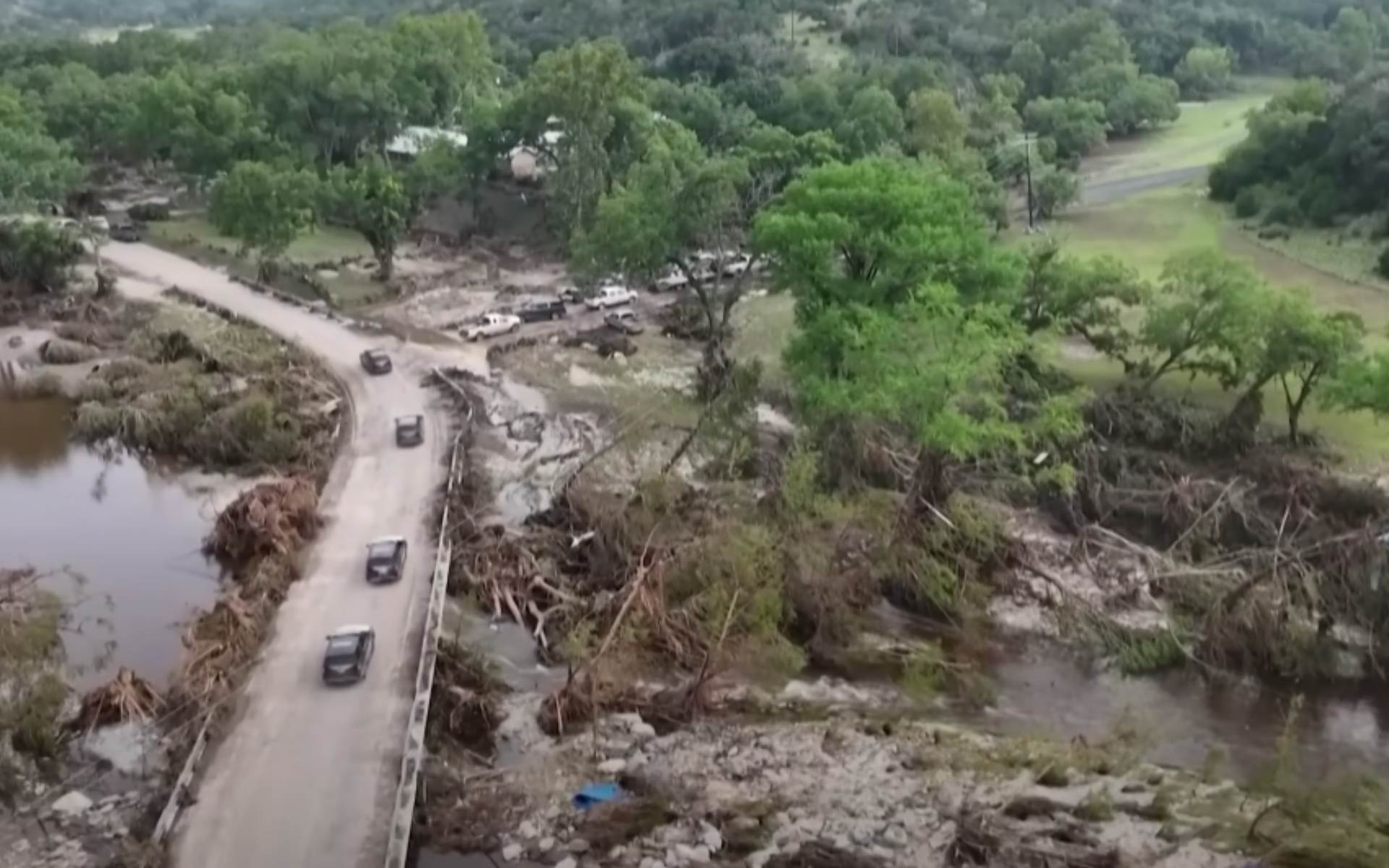 Sigue la tragedia por las inundaciones en Texas, van 89 muertos
