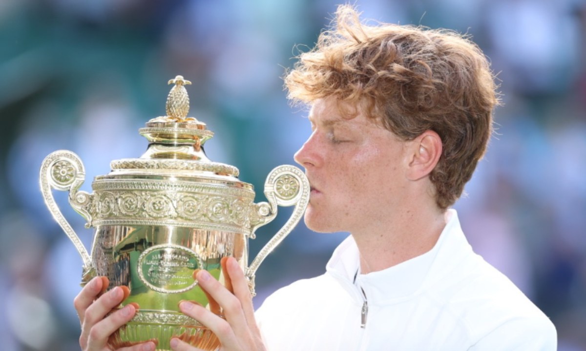 Jannik Sinner levanta su primer trofeo de Wimbledon. Foto: @Wimbledon