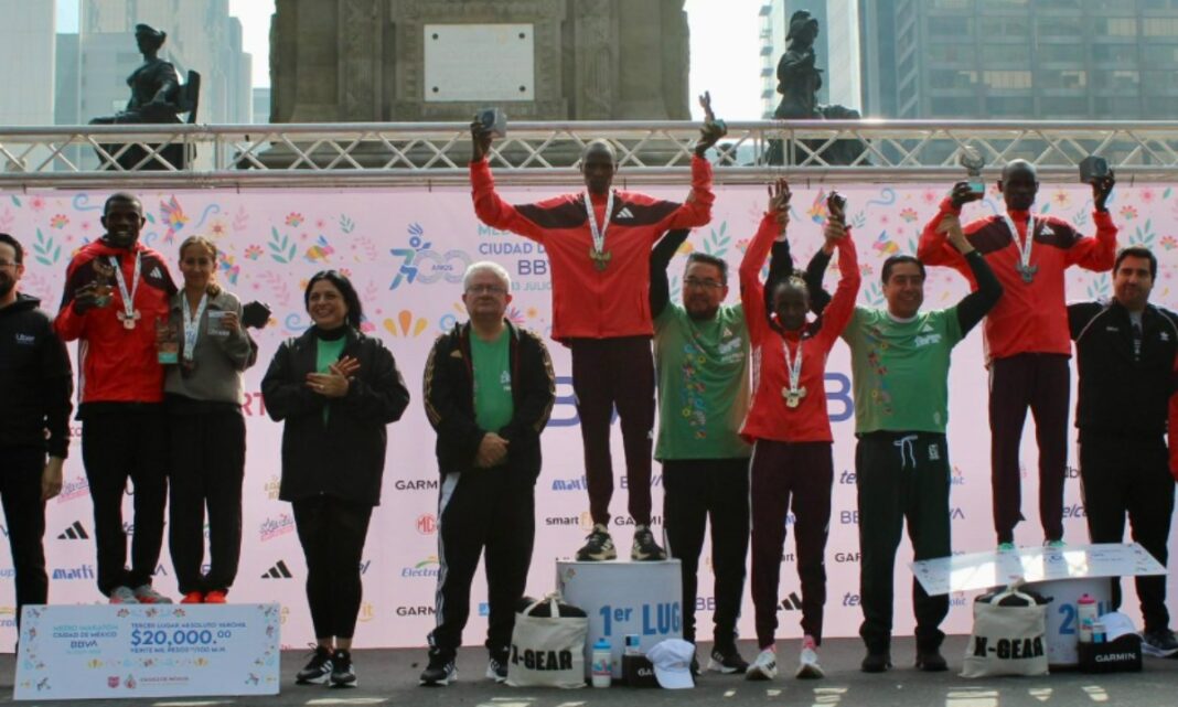 Martin Kiprotich lideró el podio keniano. Foto: @SECTEI_CDMX