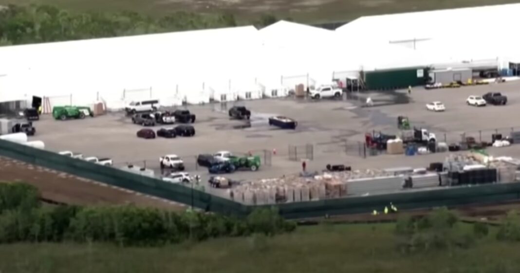 “Alcatraz de los Caimanes”, un centro migratorio de alta seguridad en Florida. Foto: Redes sociales