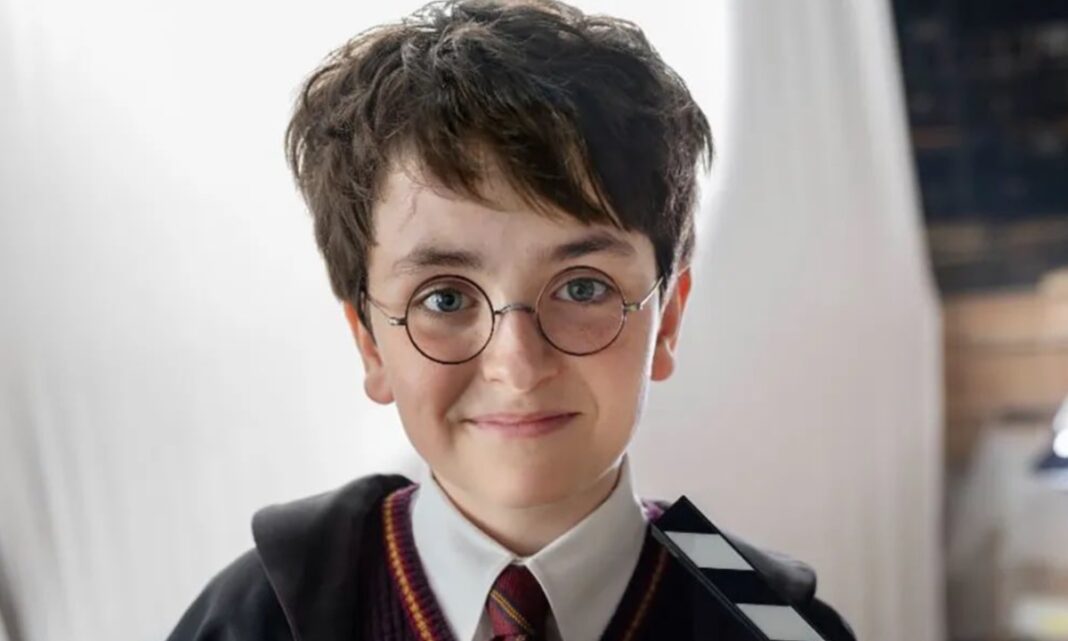 Dominic McLaughlin, caracterizado como Harry Potter. Foto: X @HollywoodHandle