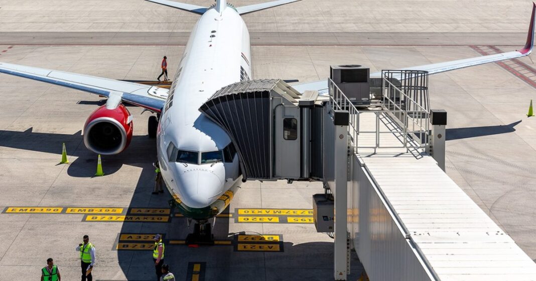 Claudia Sheinbaum rechazó sanciones de EU y afirmó que el traslado de vuelos de carga al AIFA fue una medida técnica y beneficiosa para el sector. Foto: Tomada de Facebook / AIFA