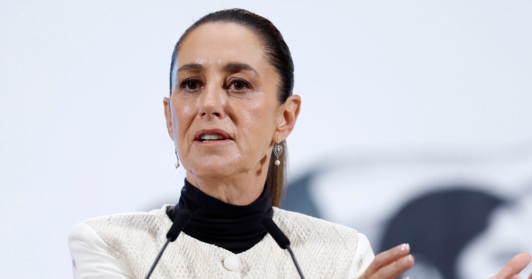 La presidenta de México, Claudia Sheinbaum, habla durante una rueda de prensa este viernes, en Palacio Nacional de la Ciudad de México. Foto: EFE, cortesía