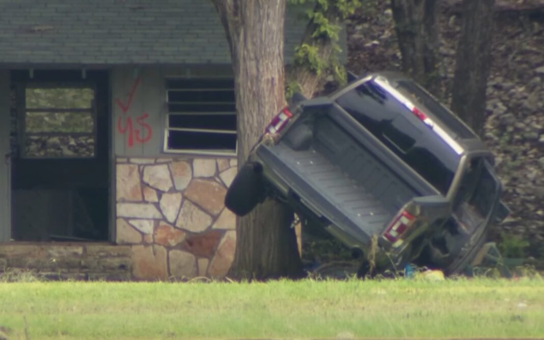 Sigue búsqueda de personas desaparecidas por inundaciones en Texas