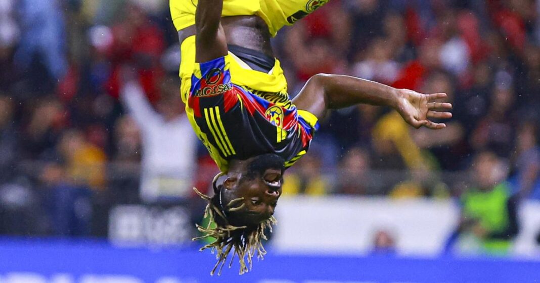 Allan Saint-Maximin celebra su primer gol con América en su debut en el Estadio Jalisco. Foto: @SancadillaNorte en X