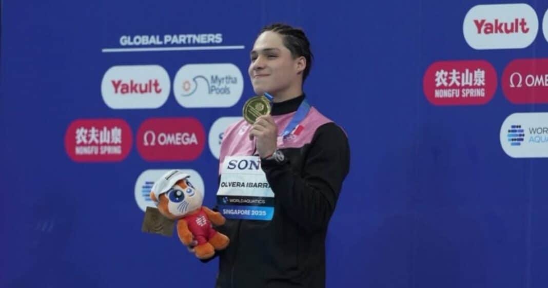 Osmar Olvera fue recibido como héroe en CDMX tras conquistar el oro en Singapur 2025; busca repetir el logro en Los Ángeles 2028. Foto: Conade