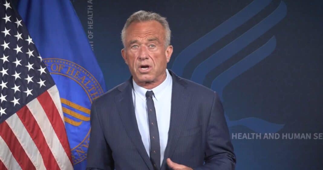 Robert Kennedy, secretario de Salud de EU, justifica cancelación de fondos a vacunas ARNm por “baja eficacia”. Foto: @SecKennedy en X