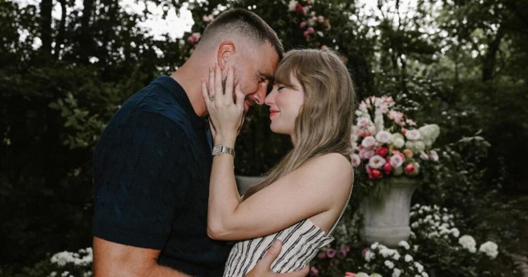 Taylor Swift y Travis Kelce anunciaron su compromiso con una romántica sesión de fotos en Instagram. Foto: Instagram Taylor Swift