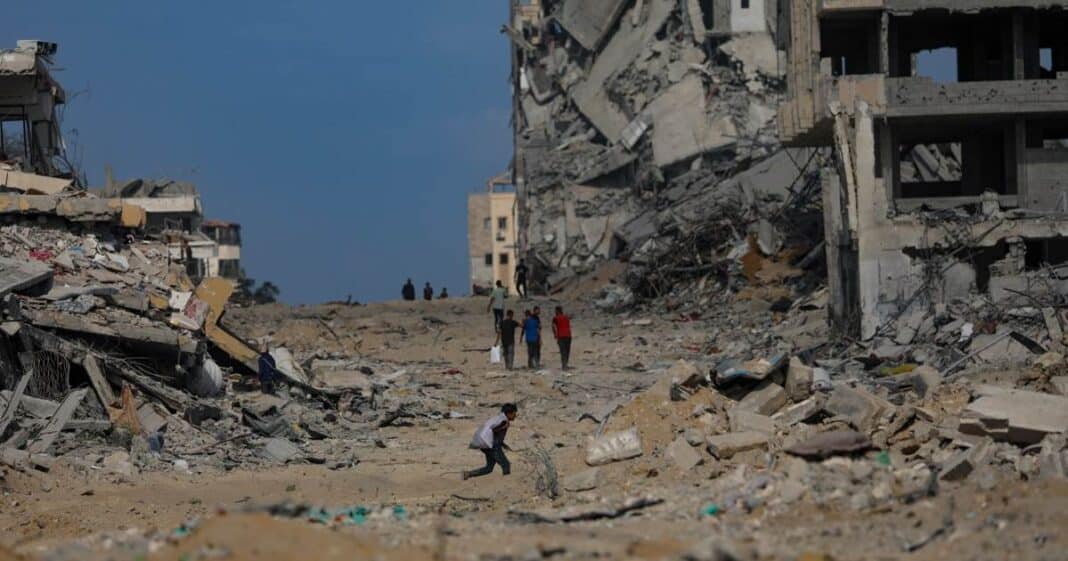 El alto al fuego en Gaza entró en vigor con la retirada parcial de las tropas israelíes y el inicio de un plan humanitario de la ONU para la Franja. Foto: EFE
