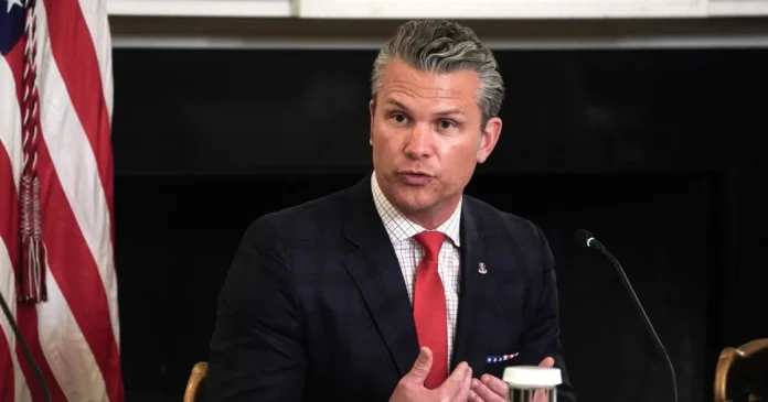 El secretario de Guerra de EE.UU., Pete Hegseth, confirmó la muerte de 14 presuntos narcotraficantes durante ataques a cuatro embarcaciones en el Pacífico Oriental. Foto: EFE
