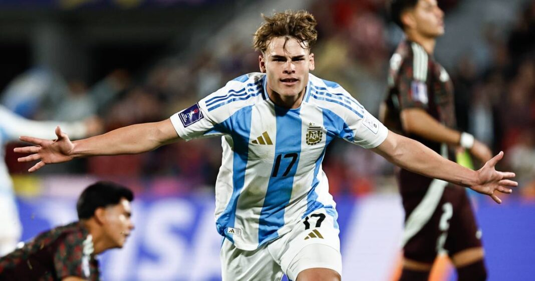 Maher Carrizo y Mateo Silvetti marcaron los goles con los que Argentina eliminó a México del Mundial Sub-20 y avanzó a semifinales frente a Colombia. Foto: EFE