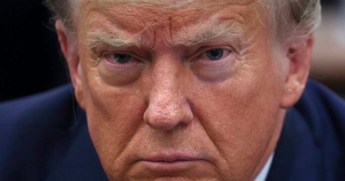 Donald Trump anunció aranceles del 100 % a China a partir del 1 de noviembre, tras acusar al país asiático de adoptar una postura comercial “hostil”. Foto: EFE