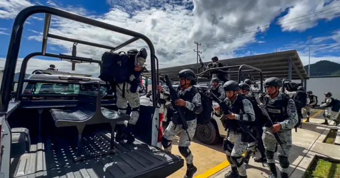Elementos de seguridad estatal y federal participan en un fuerte operativo en Tabasco, Zacatecas, tras reportes de hechos violentos en la zona. Foto: EFE
