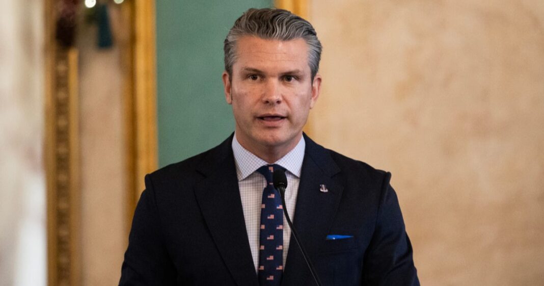 El secretario de Guerra, Pete Hegseth, aseguró que las operaciones cumplen con la ley internacional y buscan frenar el narcotráfico. Foto: EFE, archivo