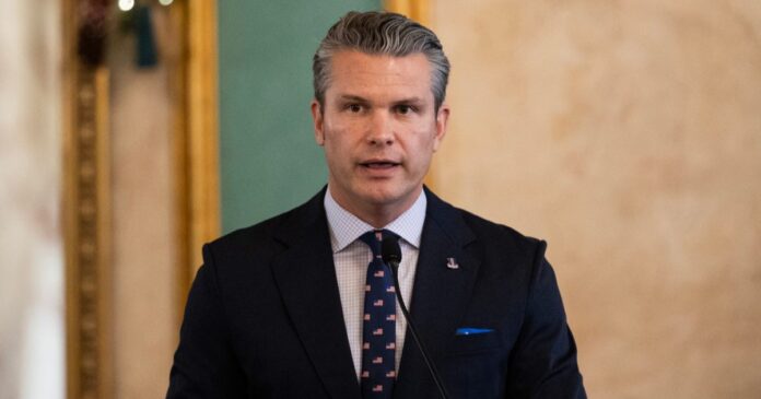 El secretario de Guerra, Pete Hegseth, aseguró que las operaciones cumplen con la ley internacional y buscan frenar el narcotráfico. Foto: EFE, archivo