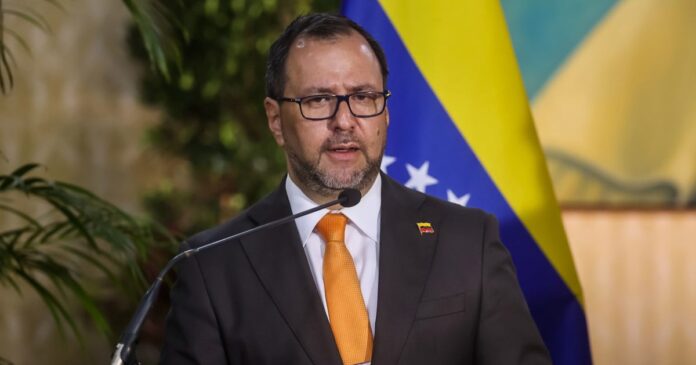 El canciller Yván Gil condena las declaraciones de Trump sobre el espacio aéreo venezolano, calificándolas como una amenaza a la soberanía nacional. Foto: EFE, archivo