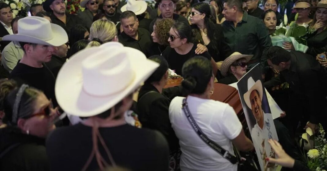 Autoridades vinculan al grupo ‘Los Erre’, ligado al CJNG, con el asesinato del alcalde Carlos Manzo en Uruapan. Foto: EFE