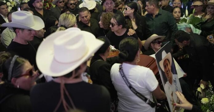 Autoridades vinculan al grupo ‘Los Erre’, ligado al CJNG, con el asesinato del alcalde Carlos Manzo en Uruapan. Foto: EFE Autoridades vinculan al grupo ‘Los Erre’, ligado al CJNG, con el asesinato del alcalde Carlos Manzo en Uruapan. Foto: EFE