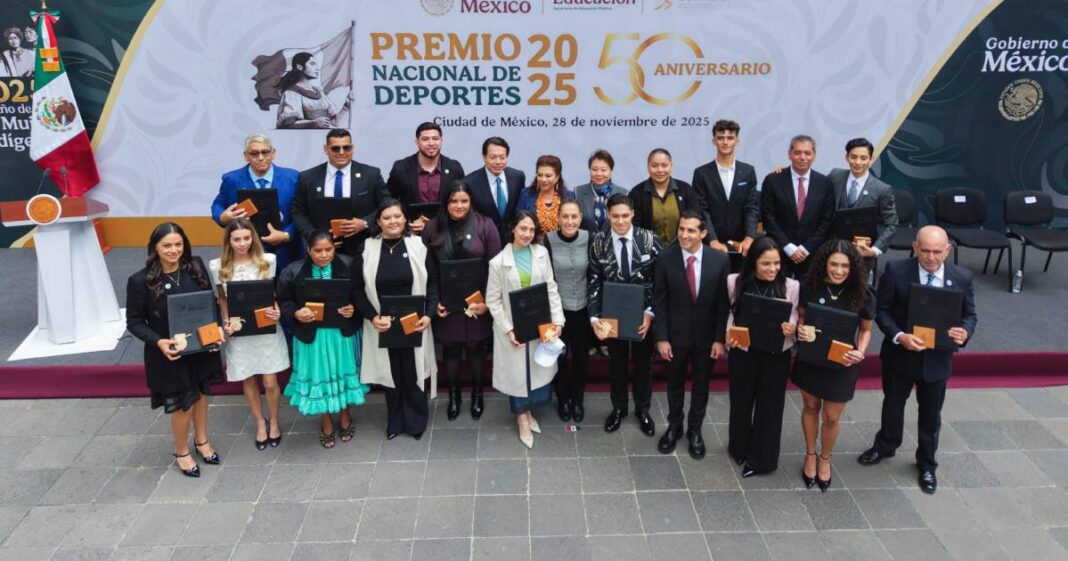 Claudia Sheinbaum durante la entrega del Premio Nacional del Deporte, donde anunció más apoyos e inversión para atletas mexicanos en el ciclo olímpico. Foto: Gobierno de México