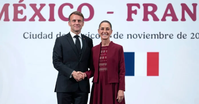 Claudia Sheinbaum y Emmanuel Macron destacaron el intercambio cultural entre México y Francia con la exhibición recíproca de los códices Azcatitlán y Bouterini. Foto: Gobierno de México