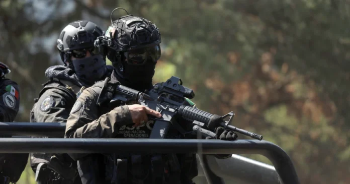Elementos del Ejército y Guardia Nacional desplegados en Michoacán como parte de la ofensiva contra 12 cárteles del narcotráfico. Foto: EFE