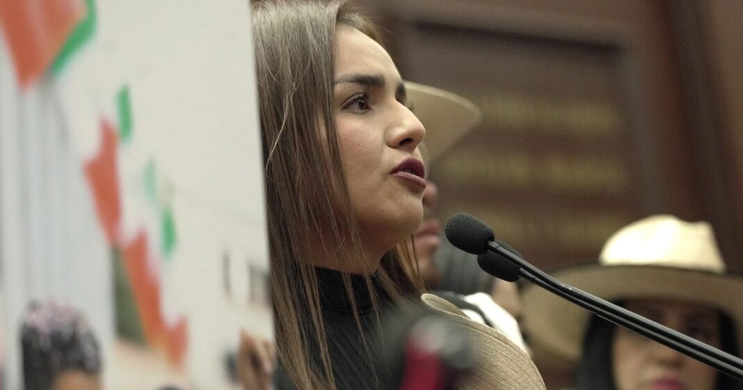 Grecia Quiroz, alcaldesa de Uruapan, oficializó el registro de la marca “Carlos Manzo” y del “Movimiento Independiente del Sombrero” en el IMPI. Foto: EFE, archivo