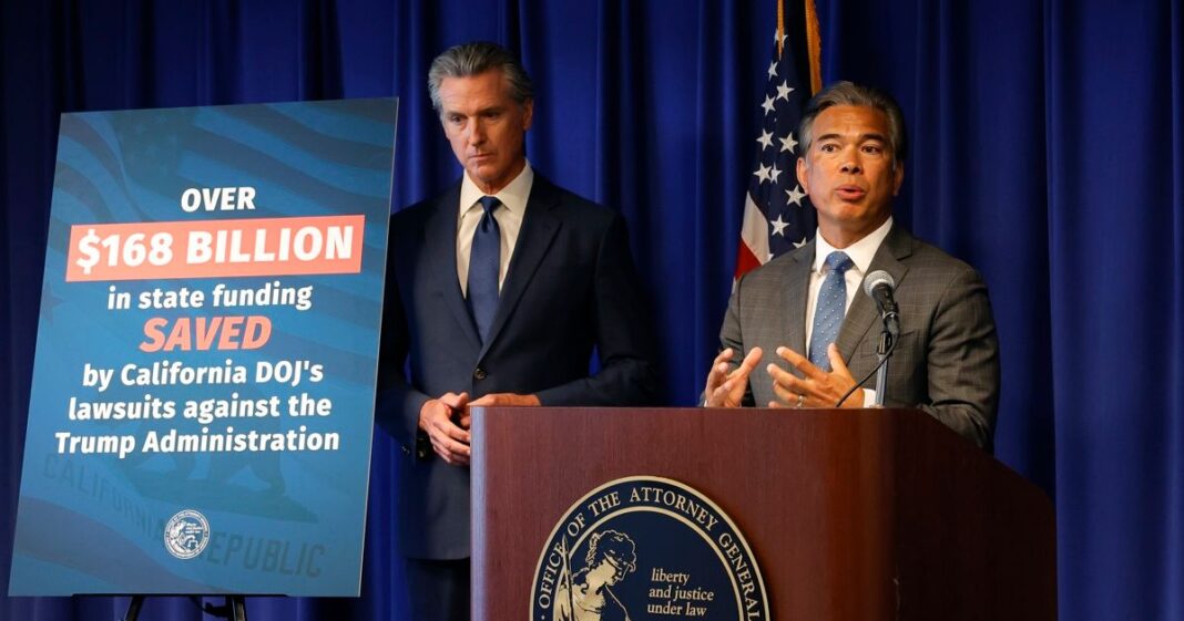 Fiscales estatales advirtieron que el recorte salarial para trabajadores con visa H-2A afectaría a miles de jornaleros agrícolas en EE.UU. Foto: EFE