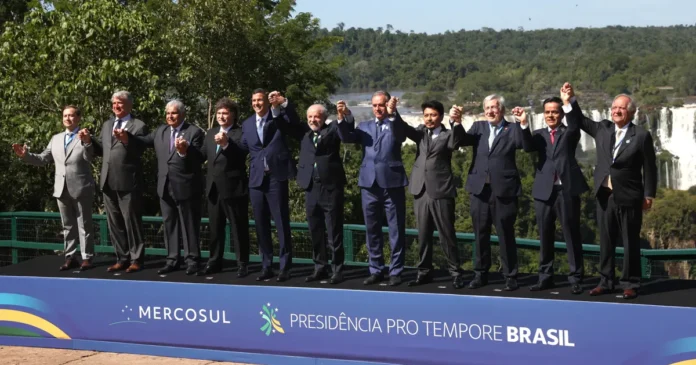 El presidente de Brasil, Lula da Silva, durante la Cumbre del Mercosur, donde se dio a conocer el compromiso de la Unión Europea para firmar el acuerdo comercial. Foto: EFE