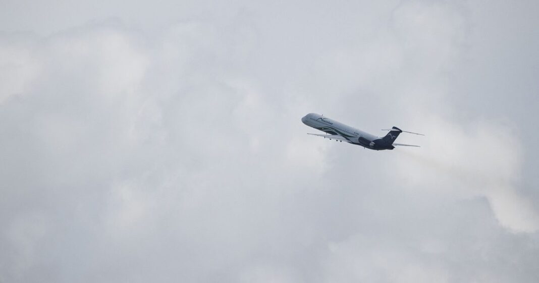 Venezuela perdió casi dos tercios de sus vuelos internacionales tras alertas de Estados Unidos y suspensiones masivas de aerolíneas. Foto: EFE/Archivo