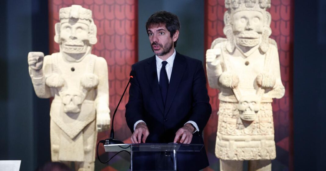 El ministro de Cultura de España, Ernest Urtasun, durante la inauguración de la exposición sobre culturas indígenas de México en Madrid. Foto: EFE