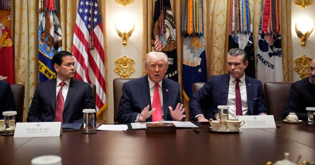 Donald Trump insistió en que EE.UU. actuará en territorio venezolano contra grupos acusados de narcotráfico. Foto: EFE