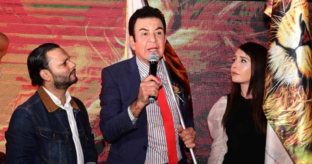 Salvador Nasralla lidera los resultados preliminares y se declara confiado en su triunfo presidencial. Foto: Tomada de Facebook