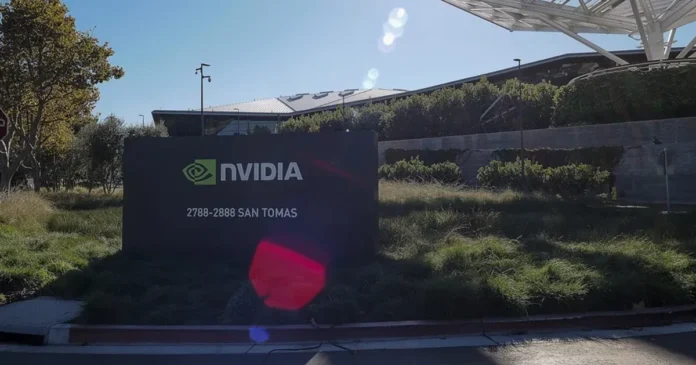 Nvidia busca ampliar su plataforma de inteligencia artificial tras firmar un acuerdo de licencia tecnológica con la startup Groq. Foto: EFE/Archivo
