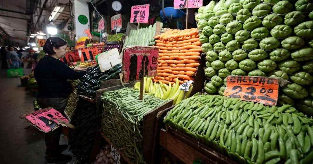 La OCDE anticipa un crecimiento más débil en México en 2025 y 2026 por menor consumo e incertidumbre comercial. Foto: EFE/Archivo