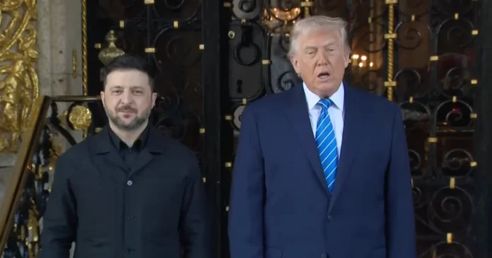 Donald Trump y Volodímir Zelenski sostienen una reunión en Mar-a-Lago para abordar un plan de paz entre Ucrania y Rusia. Foto: Tomada de X