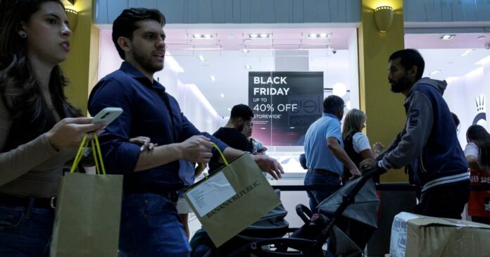 Estados Unidos registra récord de gasto online en Ciber Lunes, con más de 202 millones de consumidores participando en rebajas de Acción de Gracias. Foto: EFE/Archivo