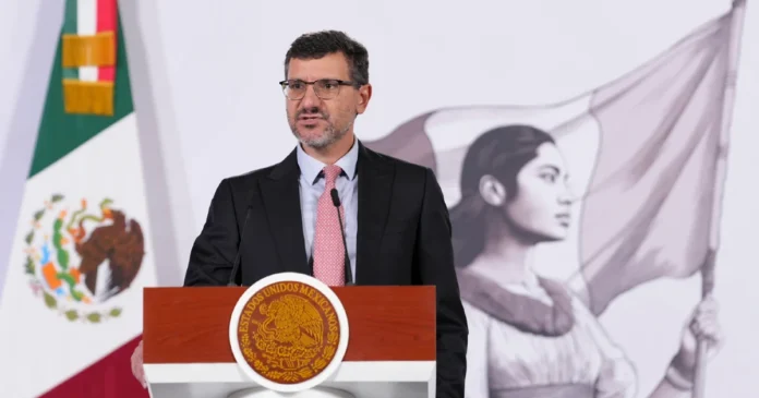 El presidente global de Pilgrim's Pride, Fabio Sandri, durante una conferencia de prensa este jueves en el Palacio Nacional. Foto: Gobierno de México