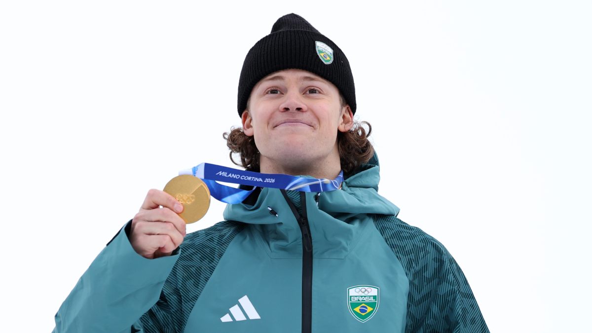 Lucas Pinheiro celebra tras conquistar el oro en slalom gigante y convertirse en el primer latinoamericano medallista en unos Juegos Olímpicos de Invierno. Foto: @juegosolimpicos en X Lucas Pinheiro celebra tras conquistar el oro en slalom gigante y convertirse en el primer latinoamericano medallista en unos Juegos Olímpicos de Invierno. Foto: @juegosolimpicos en X