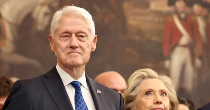 El expresidente estadounidense Bill Clinton, junto a la exsecretaria de Estado Hillary Clinton. Foto: EFE/EPA/Chip Somodevilla/Archivo