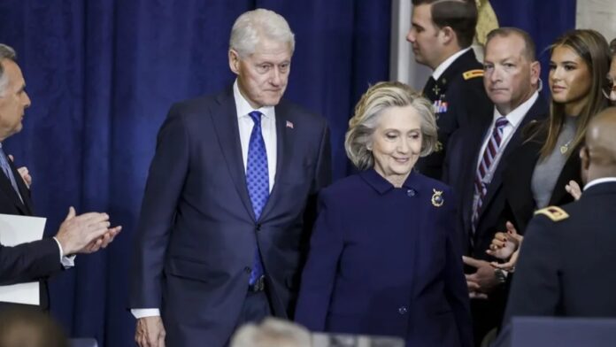Hillary Clinton compareció ante un comité del Congreso en Nueva York. Foto: EFE/Shawn Thew/Archivo