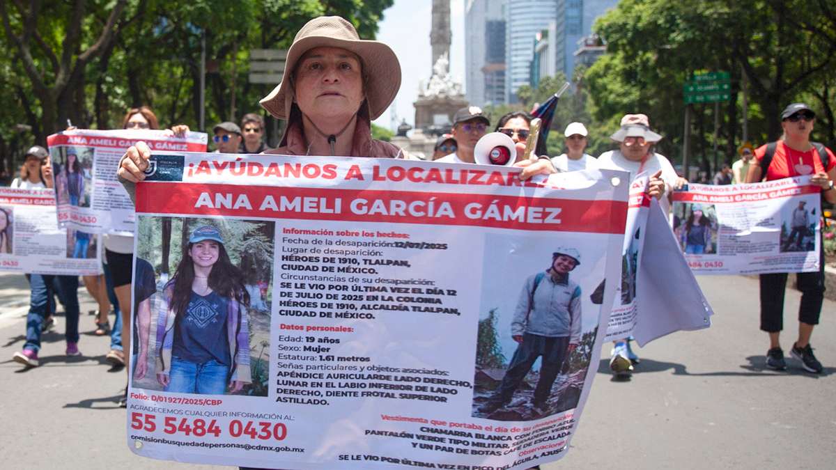 Familiares de personas desaparecidas durante una manifestación en Ciudad de México. Foto: EFE/Madla Hartz/Archivo