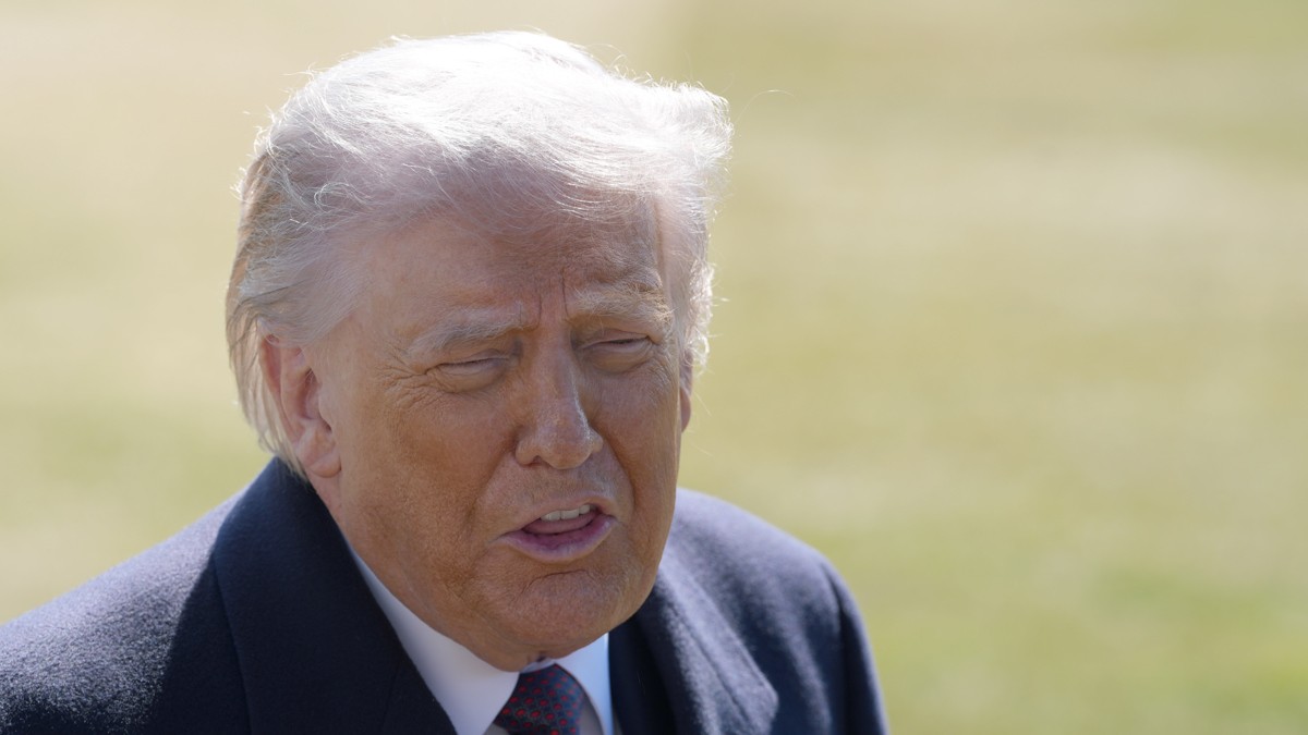 Trump habla sobre la posibilidad de una mayor intervención de EE.UU. en Cuba durante declaraciones en la Casa Blanca. Foto: EFE/Octavio Guzmán