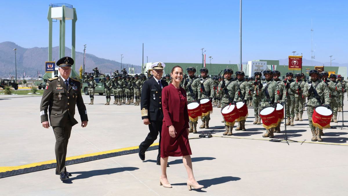 La presidenta Claudia Sheinbaum destacó el papel del Ejército en la soberanía y desarrollo nacional. Foto: Tomada de YouTube Gobierno de México