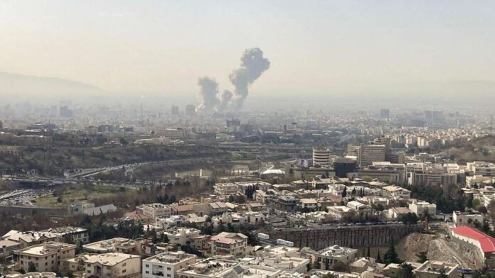Trump anunció una operación militar a gran escala contra Irán con el objetivo de frenar su programa nuclear. Foto: EFE/Mehrnews