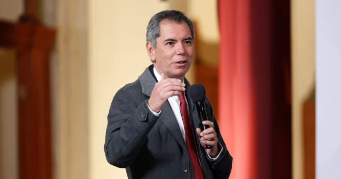 Edgar Amador, secretario de Hacienda, durante la presentación del plan de inversión en Palacio Nacional. Foto:EFE/Sáshenka Gutiérrez