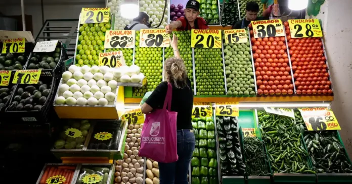 El Inegi informó que la inflación anual alcanzó 3,79 % en enero de 2026, tras cerrar 2025 en 3,69 %. Foto: EFE/José Méndez/Archivo