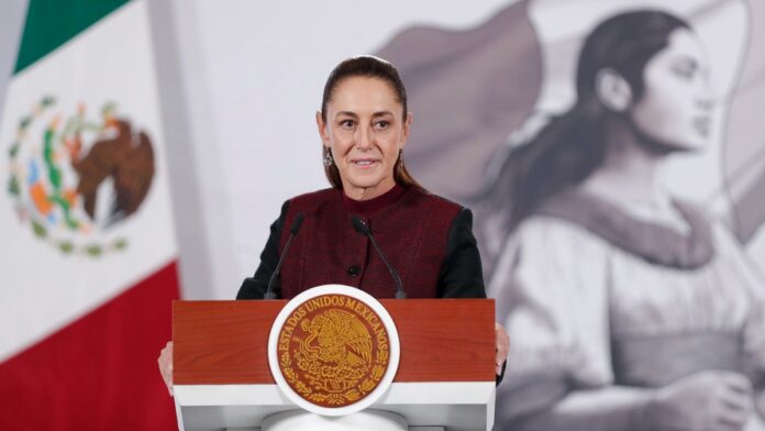 Claudia Sheinbaum afirmó que México analiza mediar entre Estados Unidos y Cuba. Foto: EFE/Isaac Esquivel